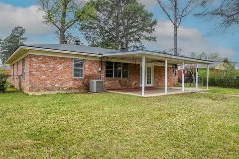 9013 Hilton Dr, Shreveport, LA 71118