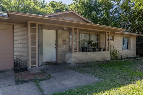1913 Terry Dr, Grand Prairie, TX 75051