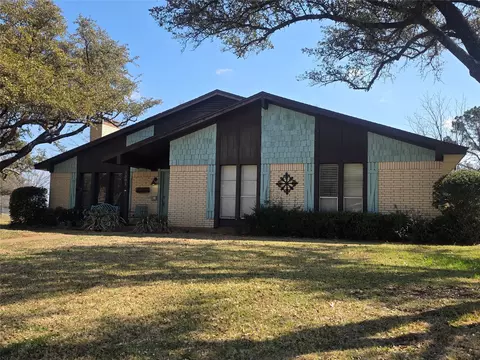 1301 Cliff Dr, Graham, TX 76450