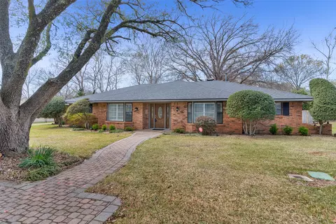 713 Briarwood Dr, Denison, TX 75020