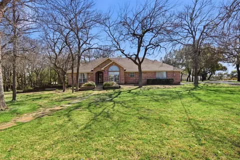 1201 E Apache Trl, Granbury, TX 76048