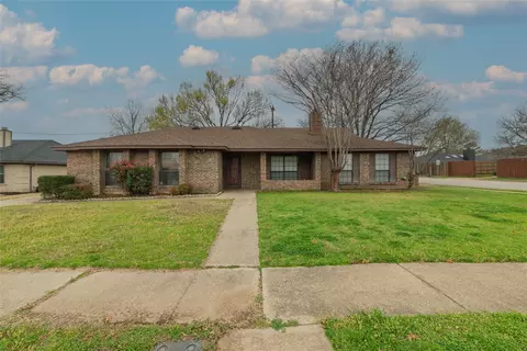 2600 Dalewood Ct, Bedford, TX 76022