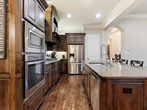2115 N Hill Dr, Irving, TX 75038