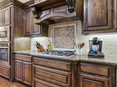 2115 N Hill Dr, Irving, TX 75038