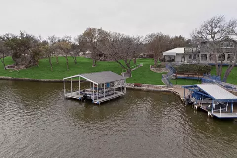 623 S Harbor Ct, Granbury, TX 76048