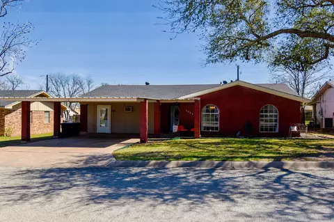 2005 S Pine St, Brady, TX 76825