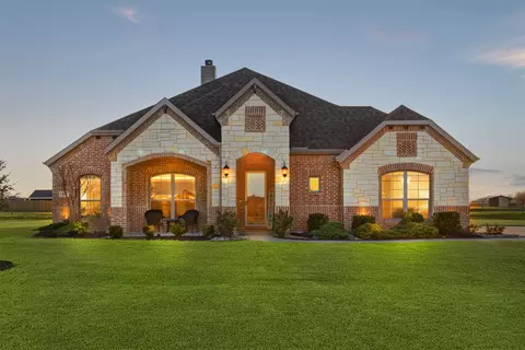 421 Evening Fire Dr, Waxahachie, TX 75167