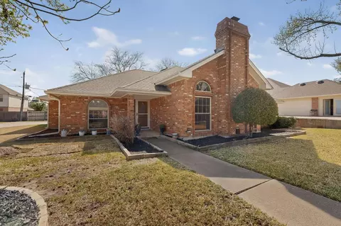 1110 Shady Oak Trl, Mansfield, TX 76063