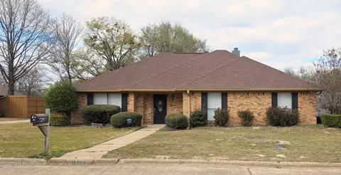 1806 Hogan Ln, Mount Pleasant, TX 75455