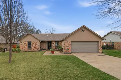 433 Overcrest Dr, Benbrook, TX 76126