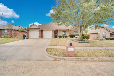 1305 Louise Ln, Ennis, TX 75119