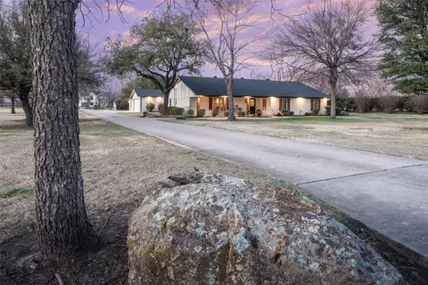 2 Moonlight Trl, Lucas, TX 75002