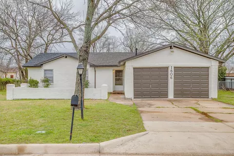 1806 12th St, Mineral Wells, TX 76067