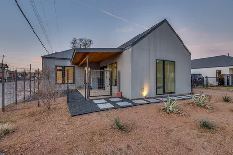 1021 Nomas St, Dallas, TX 75212