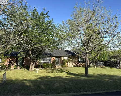 208 Yucca Dr, Weatherford, TX 76087