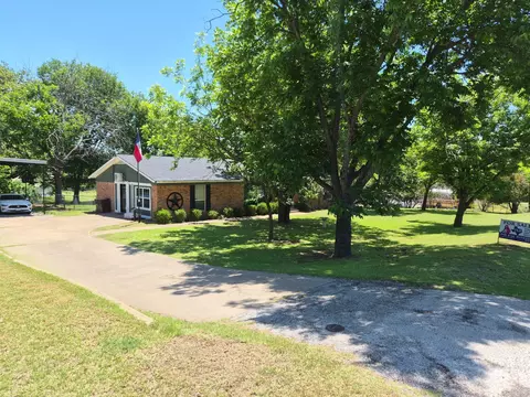 208 Yucca Dr, Weatherford, TX 76087