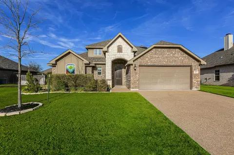 325 Woodhaven Trl, Mcgregor, TX 76657