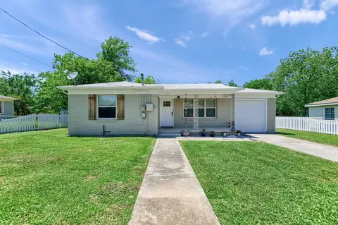 103 Tipton St, Whitesboro, TX 76273
