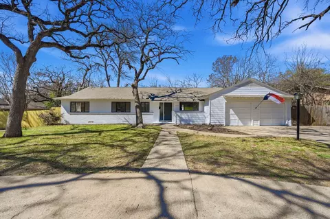 1720 Woods Dr, Arlington, TX 76010