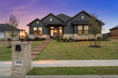 10201 Castleberry Ln, Waco, TX 76712