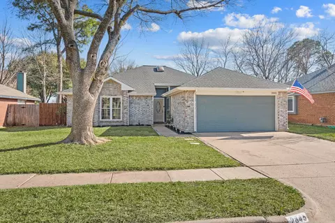 2845 White Oak Dr, Grand Prairie, TX 75052