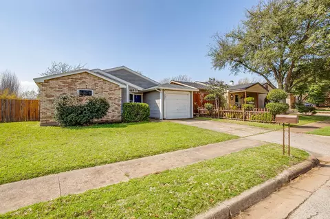 3921 Seven Gables St, Fort Worth, TX 76133