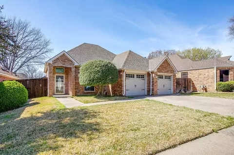 1115 Olde Towne Dr, Irving, TX 75061