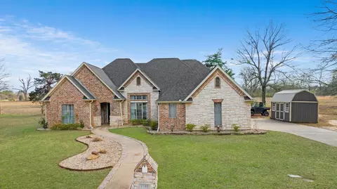 3760 Woodland Ln, Paris, TX 75462