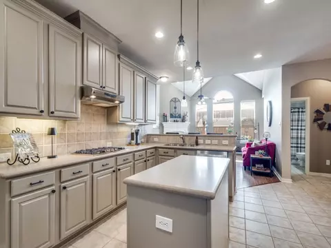 1301 Glen Hollow Ln, Flower Mound, TX 75028