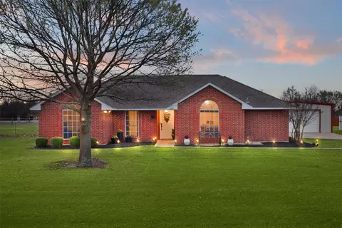 1121 Pierce Rd, Red Oak, TX 75154