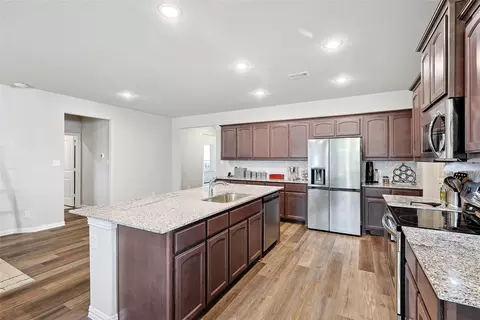 Kitchen - 808 Feather Edge, Springtown, TX 76082 photo 6 of 6