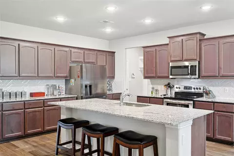Kitchen - 808 Feather Edge, Springtown, TX 76082 photo 4 of 6