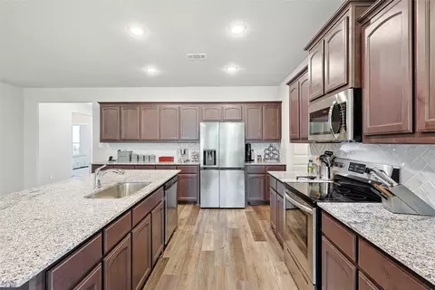 Kitchen - 808 Feather Edge, Springtown, TX 76082 photo 5 of 6