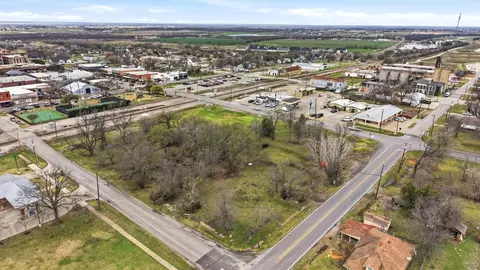 212 E Walnut St, Celina, TX 75009 photo 8