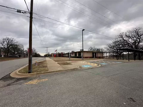 621 E Munson St, Denison, TX 75021 photo 8