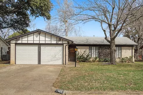 7449 Beaty St, Fort Worth, TX 76112