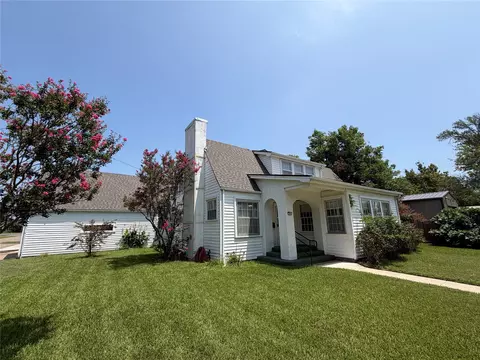 701 Market St E, Honey Grove, TX 75446