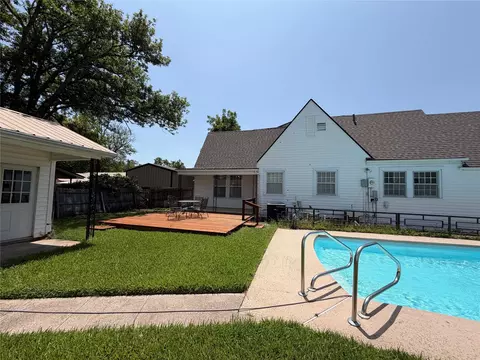701 Market St E, Honey Grove, TX 75446