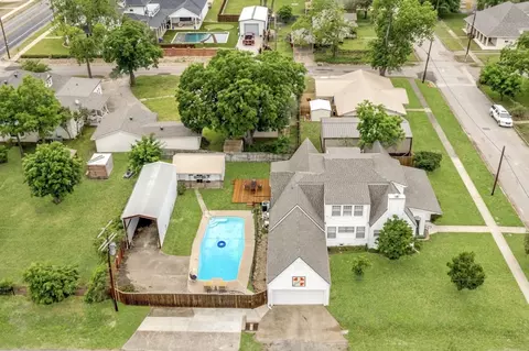 701 Market St E, Honey Grove, TX 75446