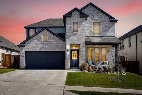 5573 Summit Creek Rd, Fort Worth, TX 76126