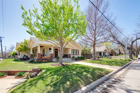 843 E Wall St, Grapevine, TX 76051 photo 3