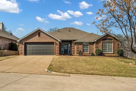 7905 Ember Oaks Dr, North Richland Hills, TX 76182