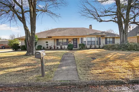 4120 Holbrook Dr, Paris, TX 75462