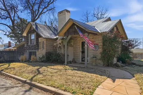 225 E Breckenridge St, Albany, TX 76430