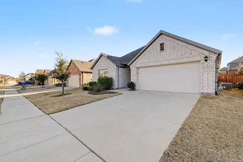 Exterior - 3304 Macaw Rd, Celina, TX 75009 photo 3 of 4