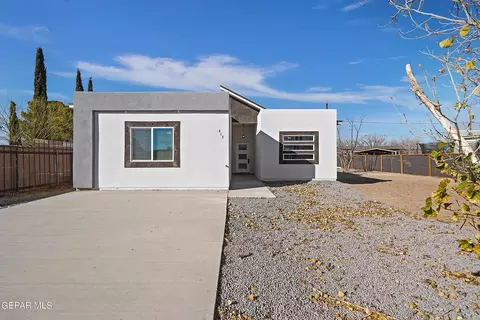 415 Valle Los Nogales Dr, Socorro, TX 79927