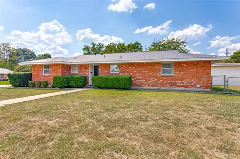 240 Smith St, Burleson, TX 76028