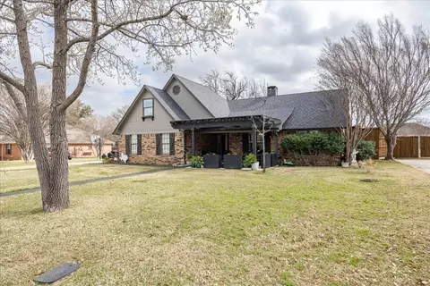 1301 N Saint Charles Ave, Pilot Point, TX 76258
