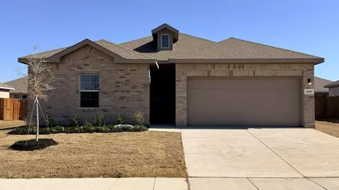909 Boll Weevil Dr, Cleburne, TX 76031