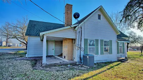404 S Hall St, Montague, TX 76251